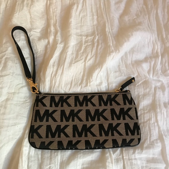 MICHAEL KORS Black Logo Clutch - Picture 2 of 3